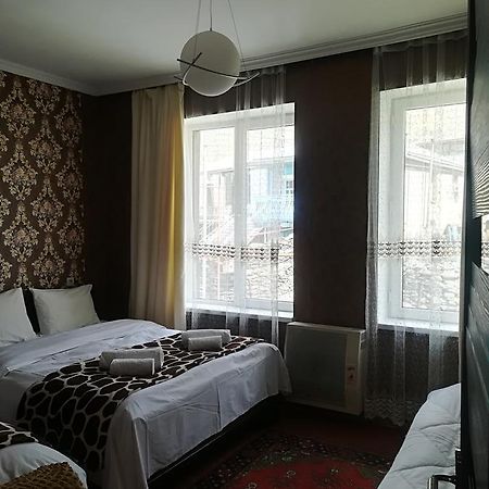 Nikoloz Guesthouse Степанцмінда Екстер'єр фото