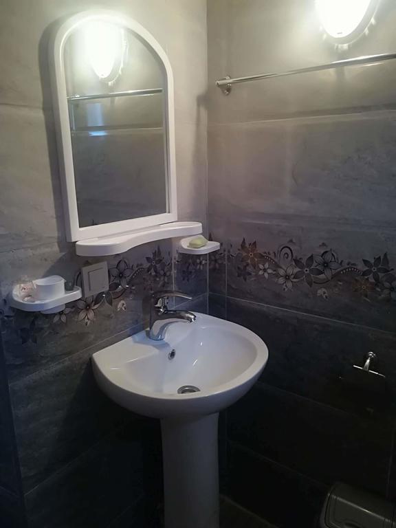 Nikoloz Guesthouse Степанцмінда Екстер'єр фото