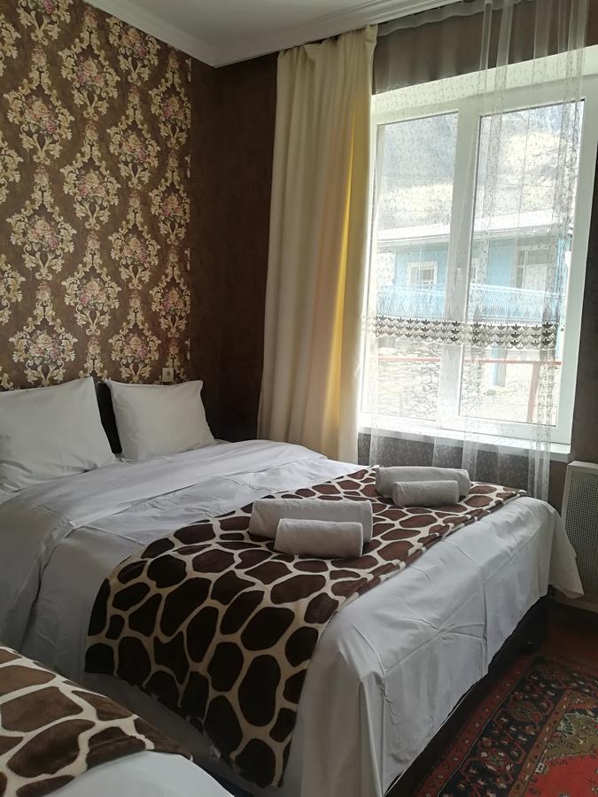 Nikoloz Guesthouse Степанцмінда Екстер'єр фото